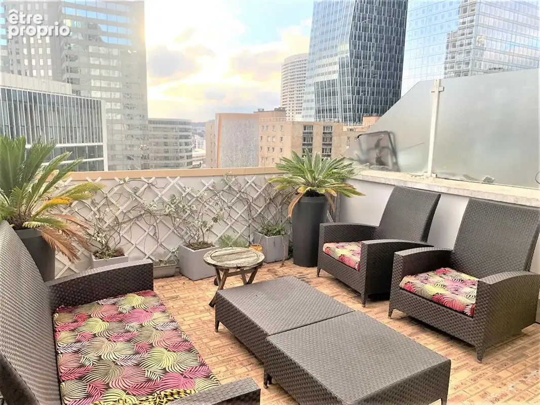 Appartement  5 pièce(s) plus Terrasse et Cave - photo 2