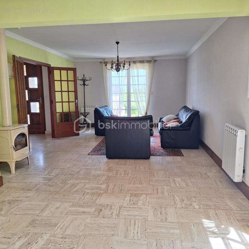 Maison à SAINT-GEORGES-BUTTAVENT