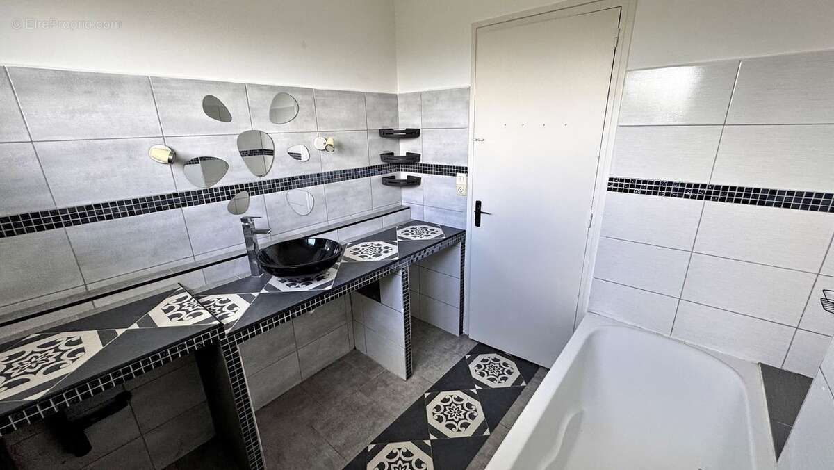 Maison à SAINT-MAGNE-DE-CASTILLON