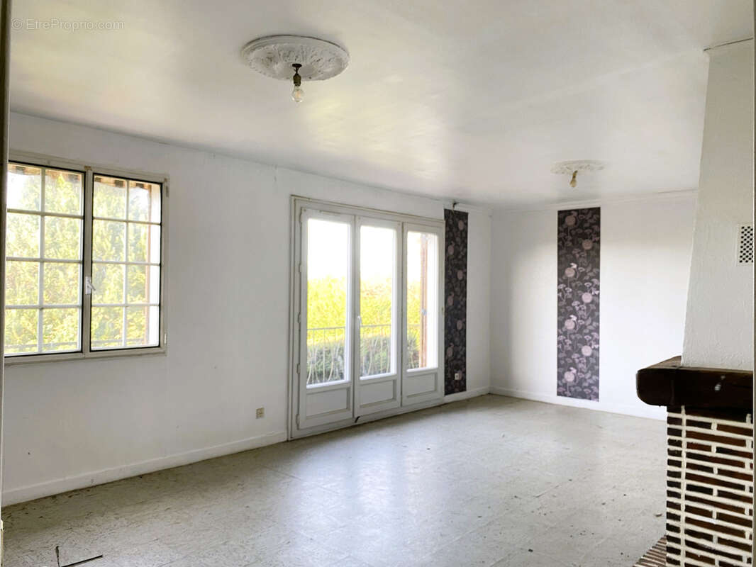 Maison à MONTCORBON