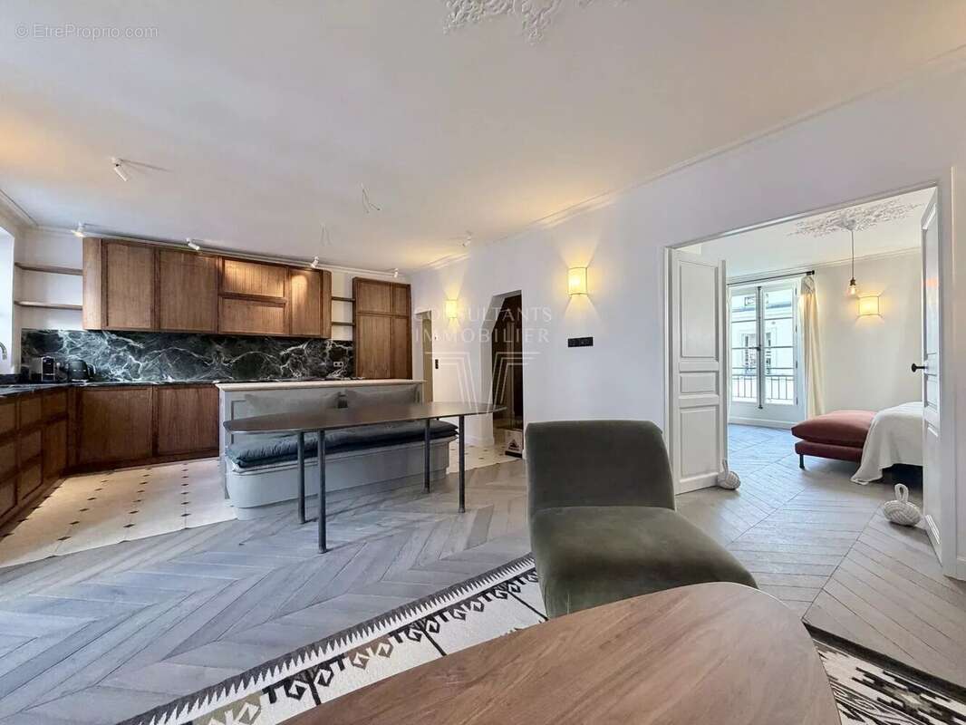 Appartement à PARIS-7E