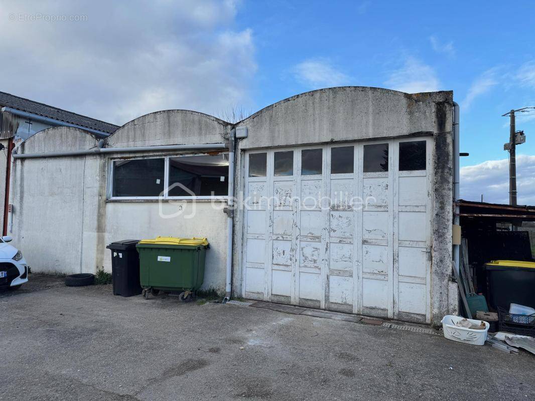 Commerce à GENISSAC