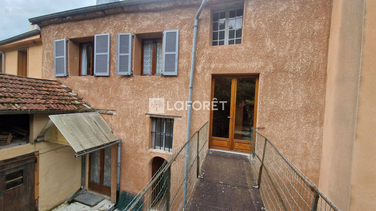 Appartement à SALINS-LES-BAINS