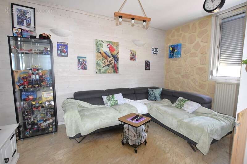 Firminy – Appartement familial lumineux de 121 m² – 7 pièces - photo 2