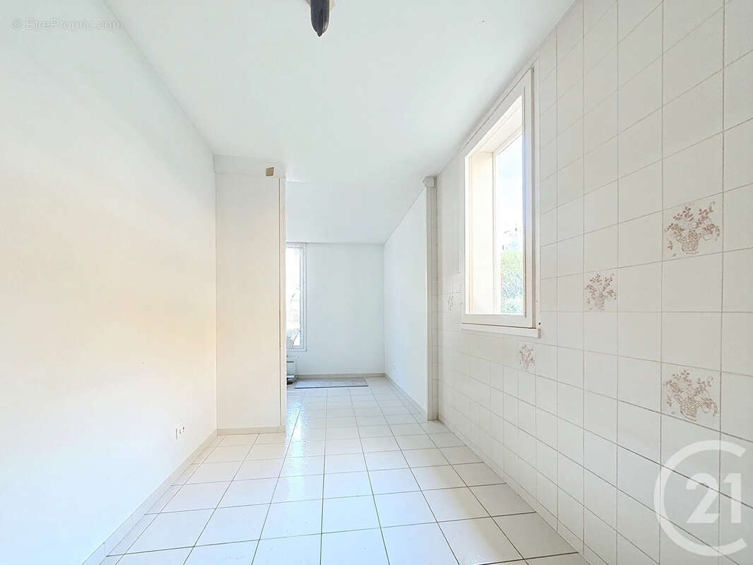 Appartement 96 m² à Nandy  - photo 5