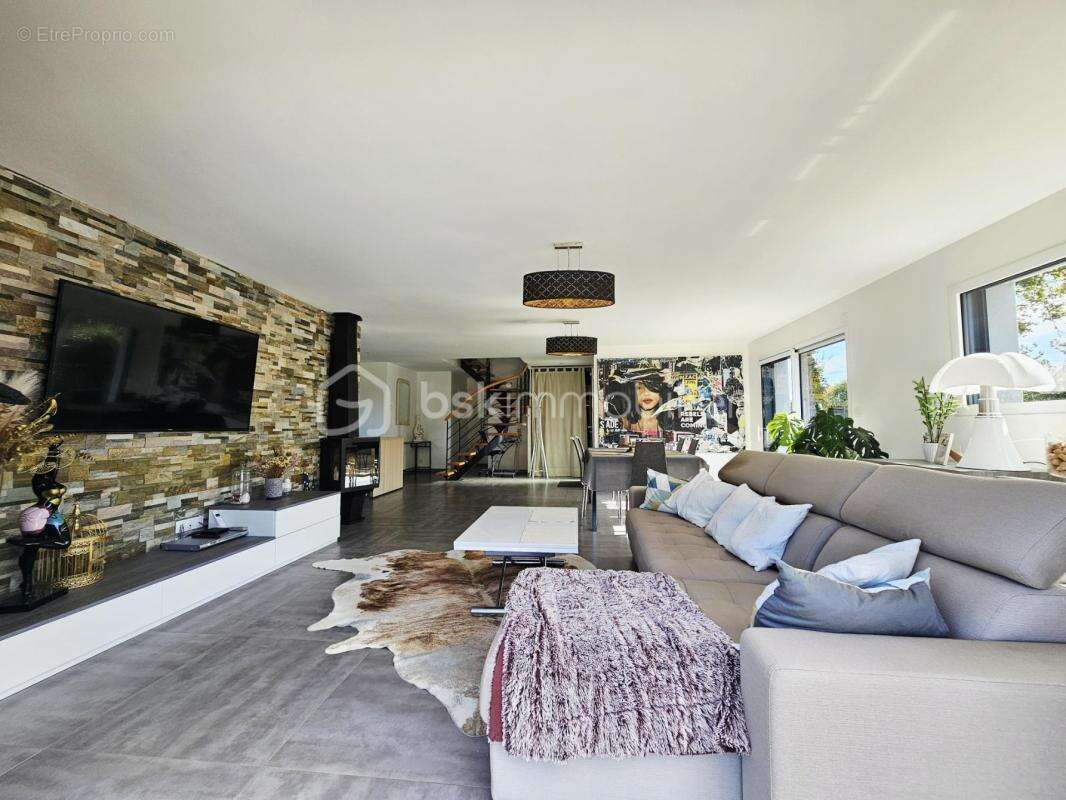 Maison à BAINS-SUR-OUST