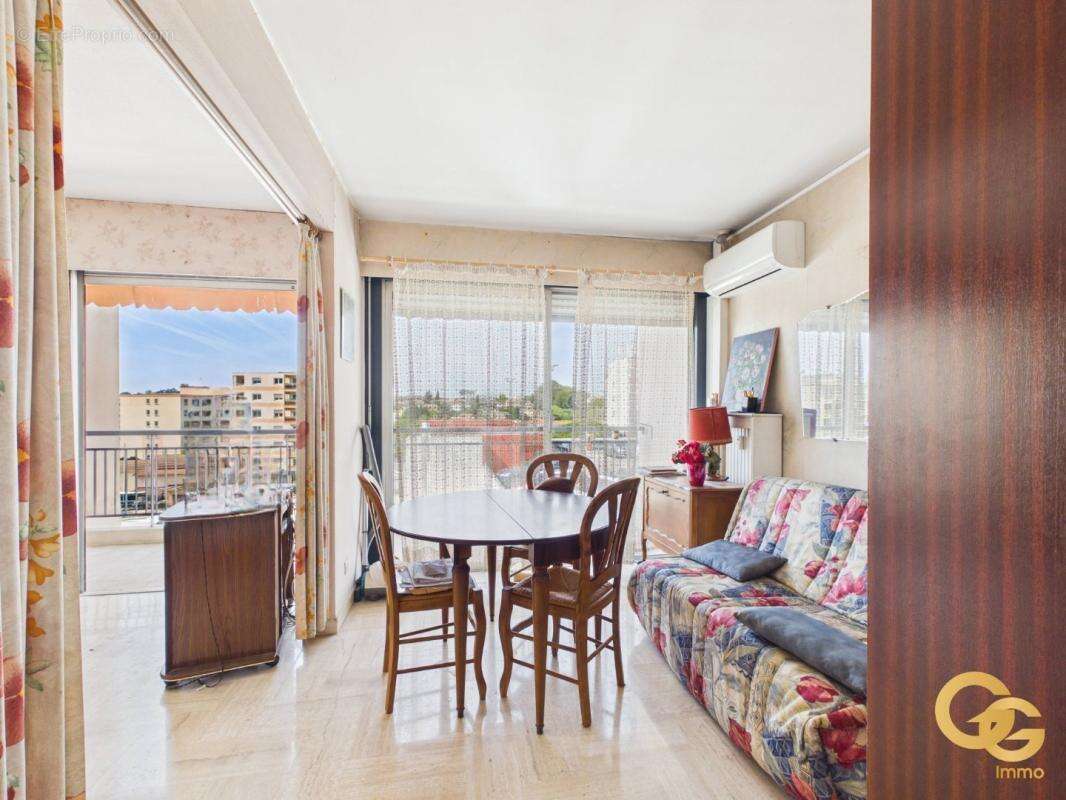 Appartement à LE CANNET