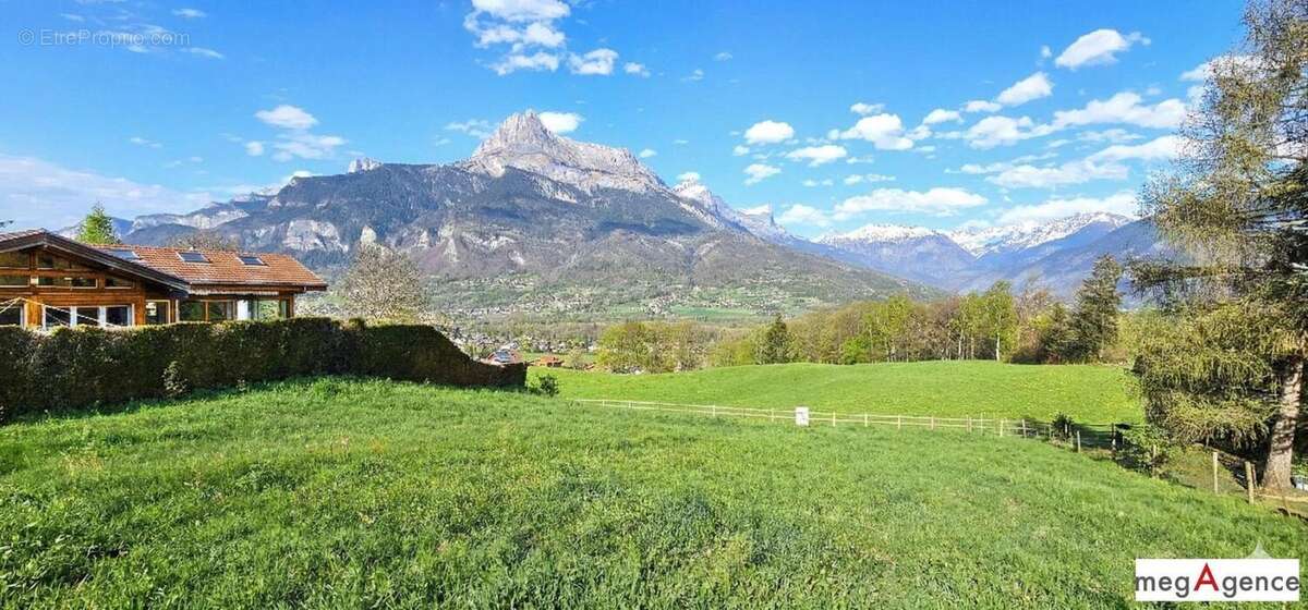Terrain à DOMANCY