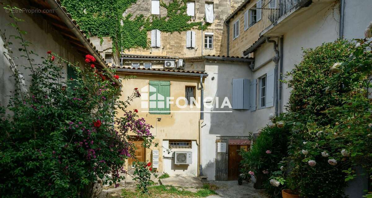 Exclusivité Foncia – Avignon Intramuros – Studio T1 bis de 28 m² avec cour arborée - photo 2