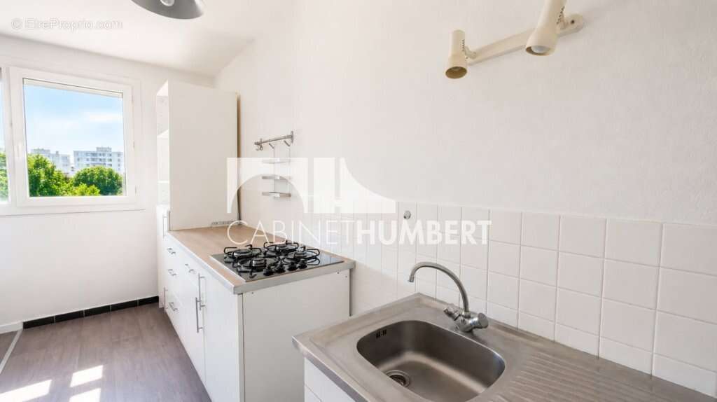 Appartement 31 m² à Saint-Etienne  - photo 4