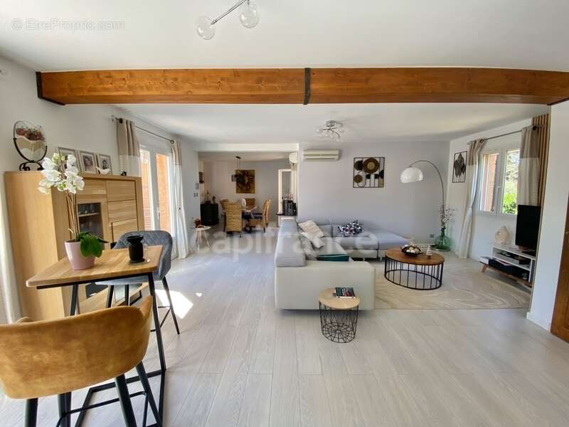 Maison à vendre 5 minutes d’Uzès : Villa lumineuse T5 116 m2 avec piscine, garage, terrain 1200m2 - photo 9