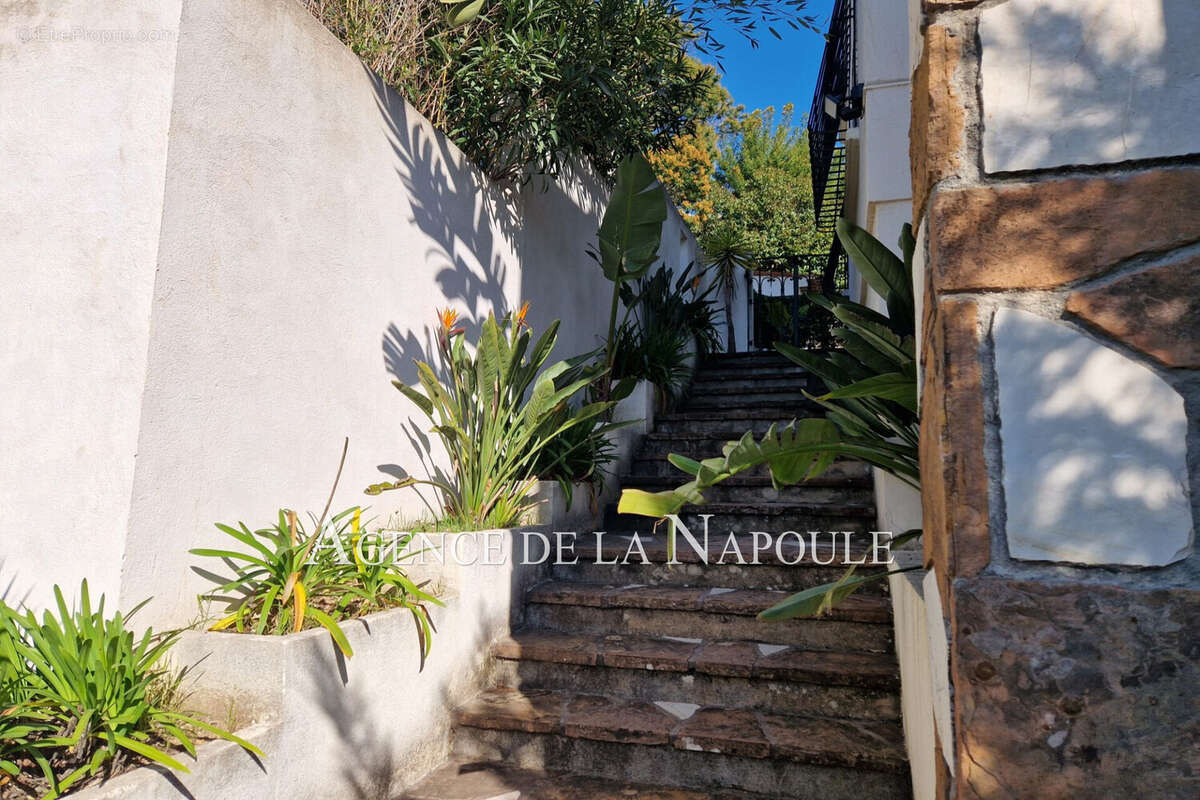 Appartement à MANDELIEU-LA-NAPOULE