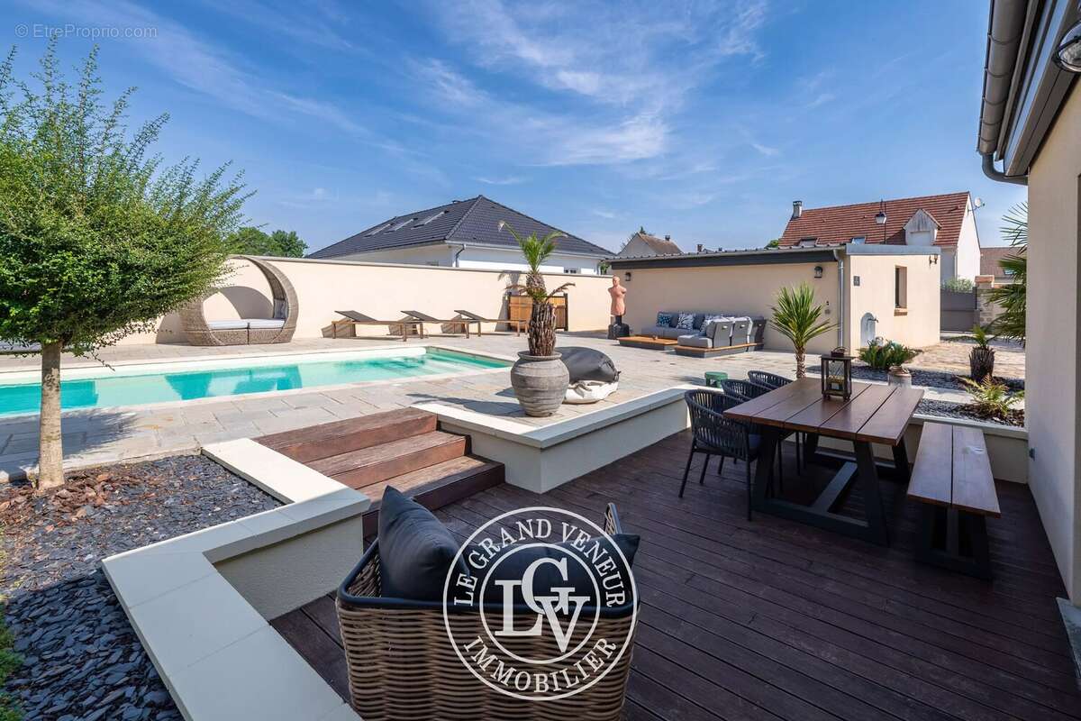 Proche barbizon - propriété traditionnelle et dépendance - 4 chambres - garage double - cave - piscine - jardin paysager - photo 19