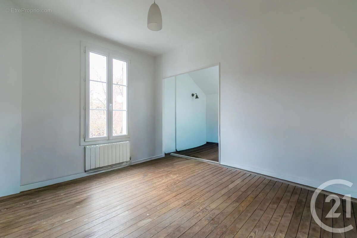 Maison à SAINT-MAUR-DES-FOSSES