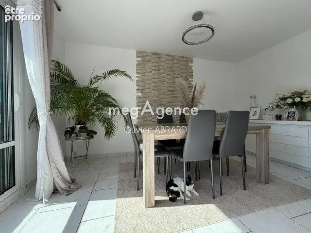 Beau t4 de 77 m2 3 chambres + cave + parking - photo 3