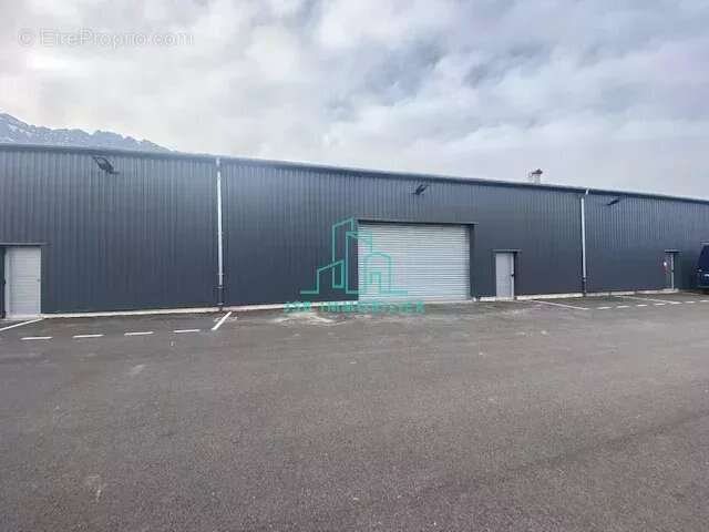 Entrepôt Spacieux à Saint-Vincent-de-Mercuze - photo 2