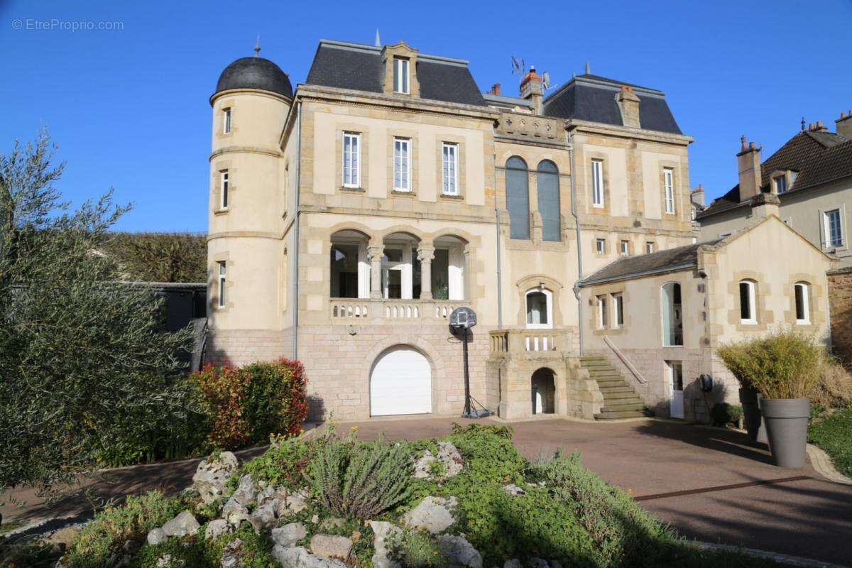 Maison à AUTUN