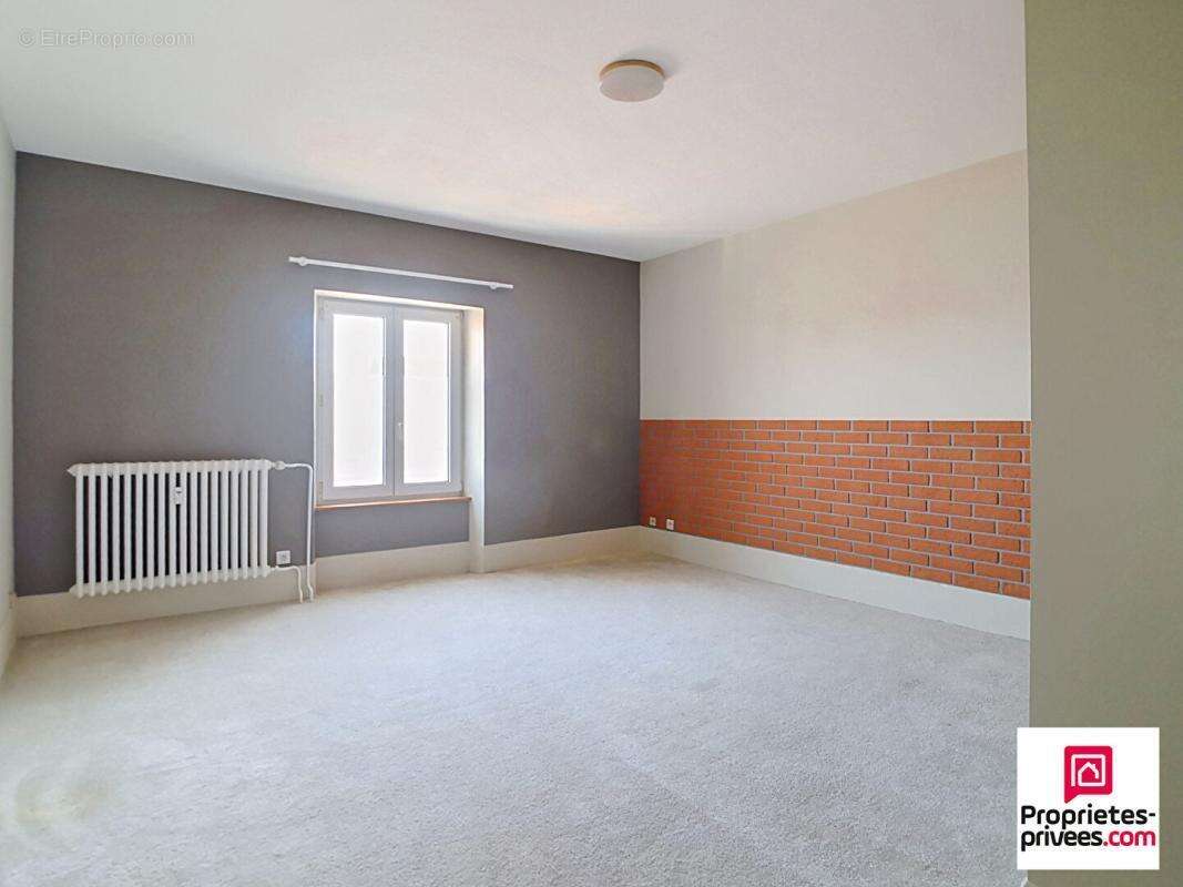 BELFORT - T3 rénové de 87 m² - Beaucoup de cachet - photo 7