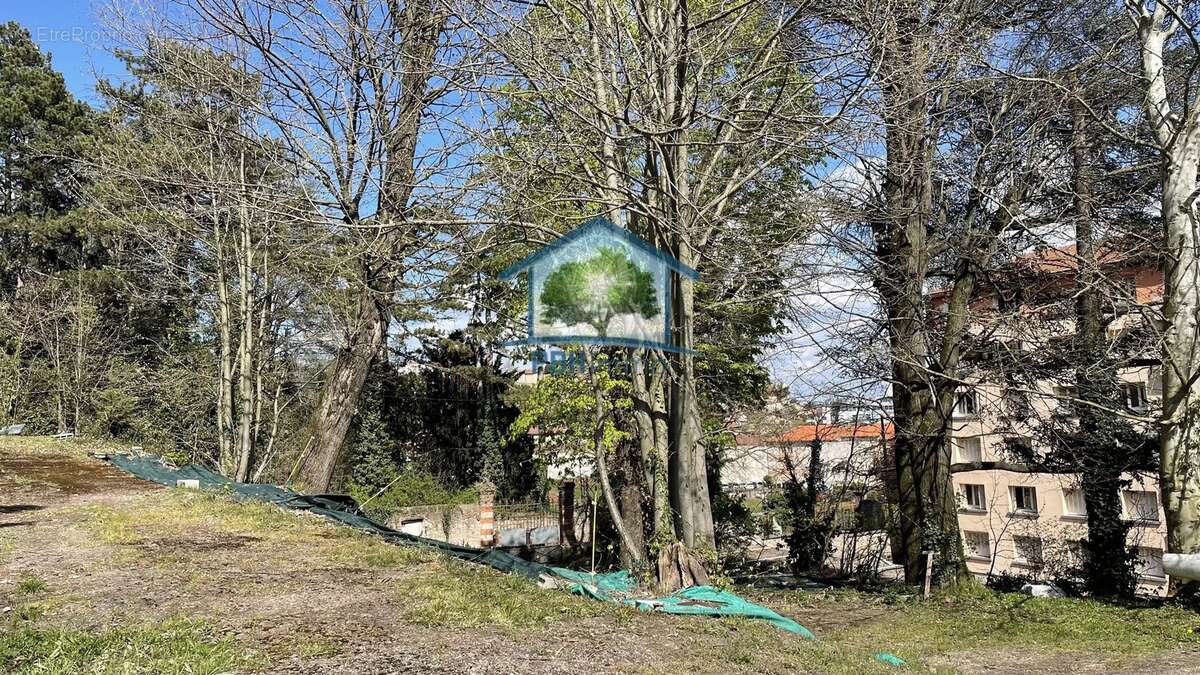 Terrain à SAINT-CHAMOND