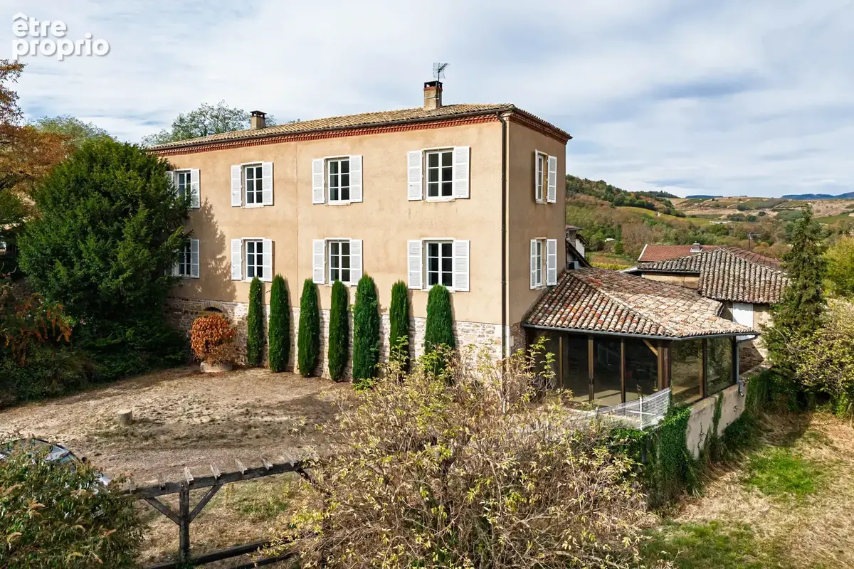 BELLE DEMEURE DE 223M2 - Vue d'exception sur 18 000m2 - Coeur du Beaujolais - photo 2