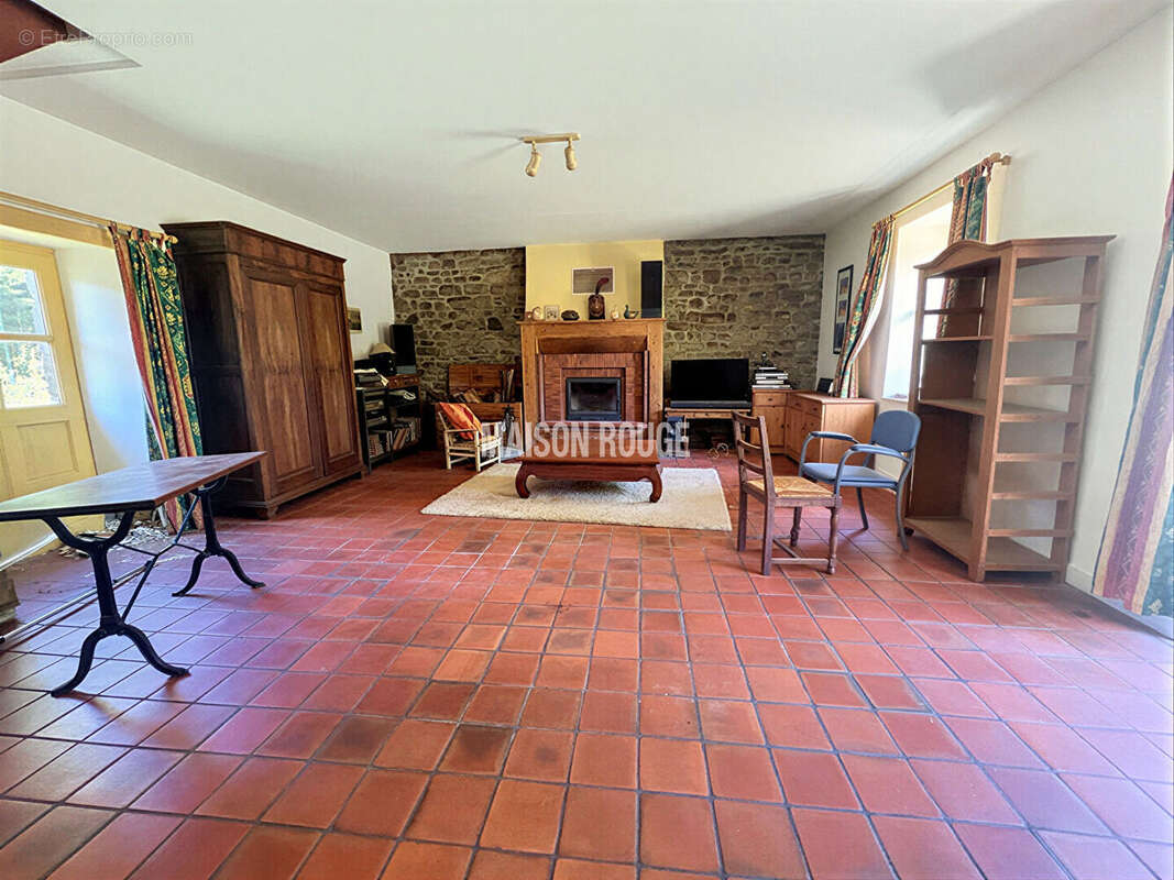 Ancien corps de ferme à Mont-Dol avec habitation rénovée et fort potentiel - photo 16