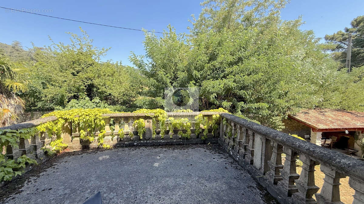 Maison à LES OLLIERES-SUR-EYRIEUX