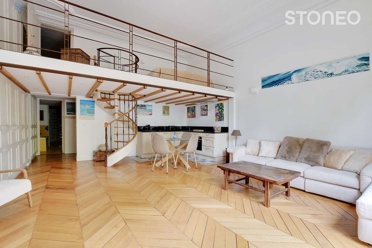 Appartement à PARIS-17E