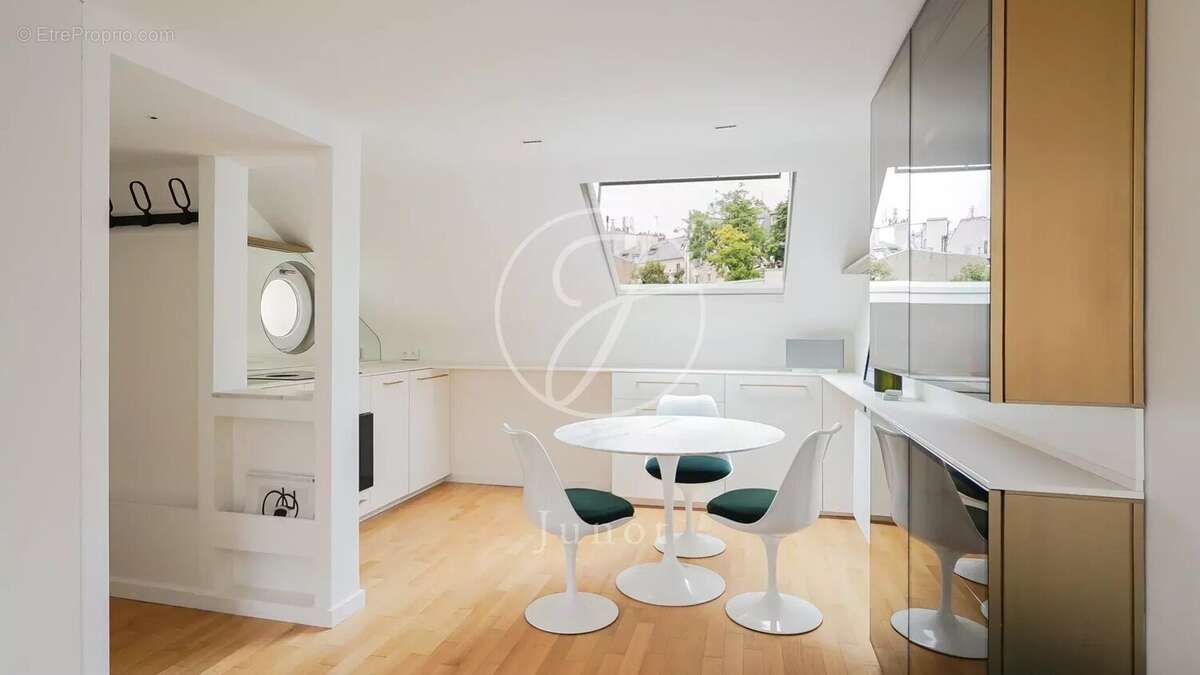 Appartement à PARIS-9E