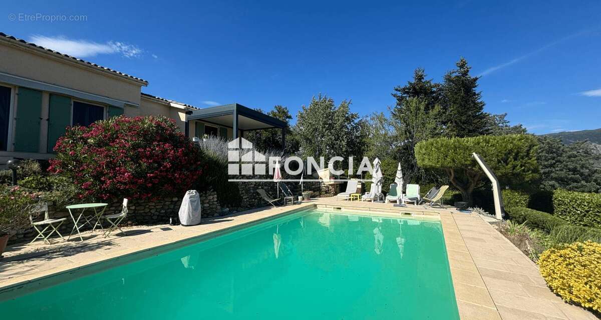 Propriété avec 2 maisons, terrain , piscine - photo 2