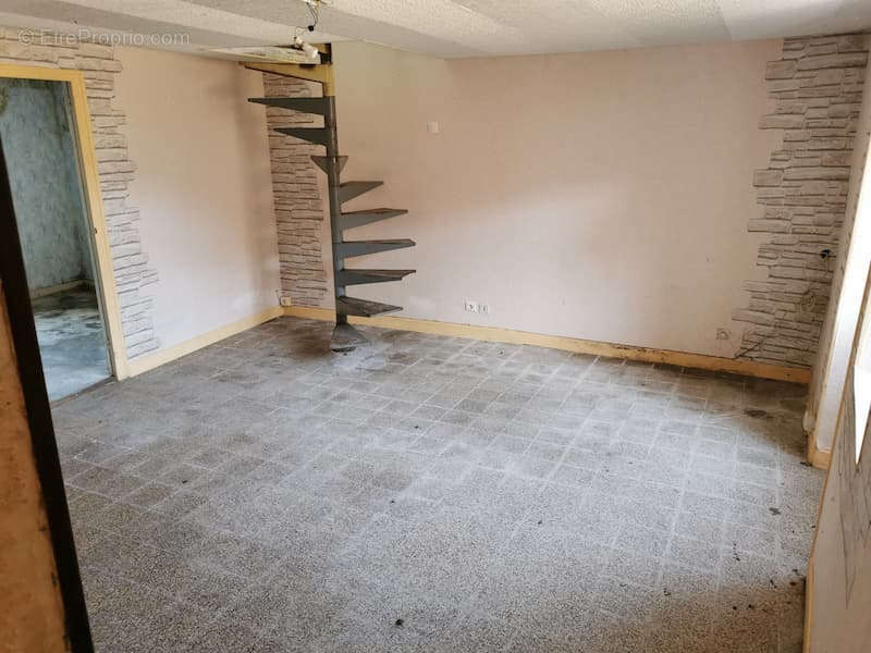 Maison à SAINT-SYMPHORIEN-DE-MARMAGNE