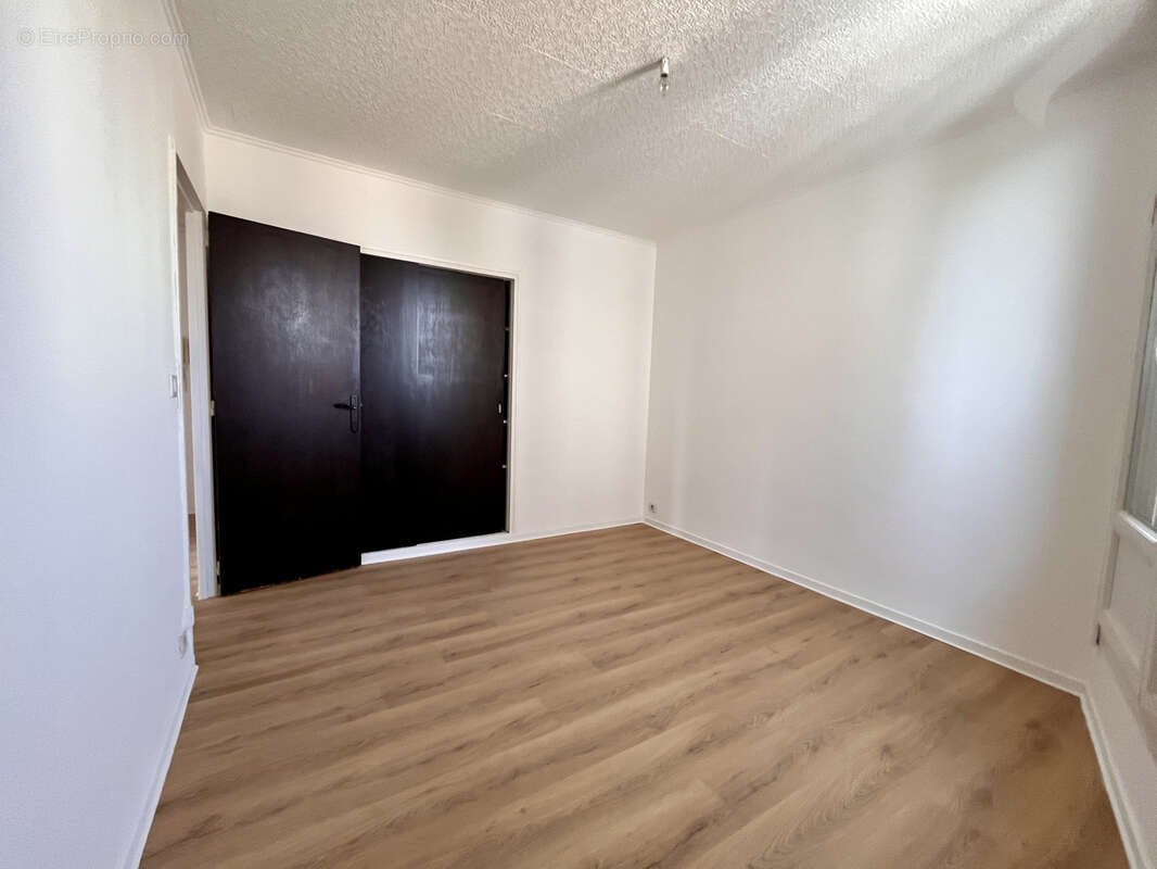 À acheter 160000 € à Toulon (83) : appartement de 70.85m2 - photo 8