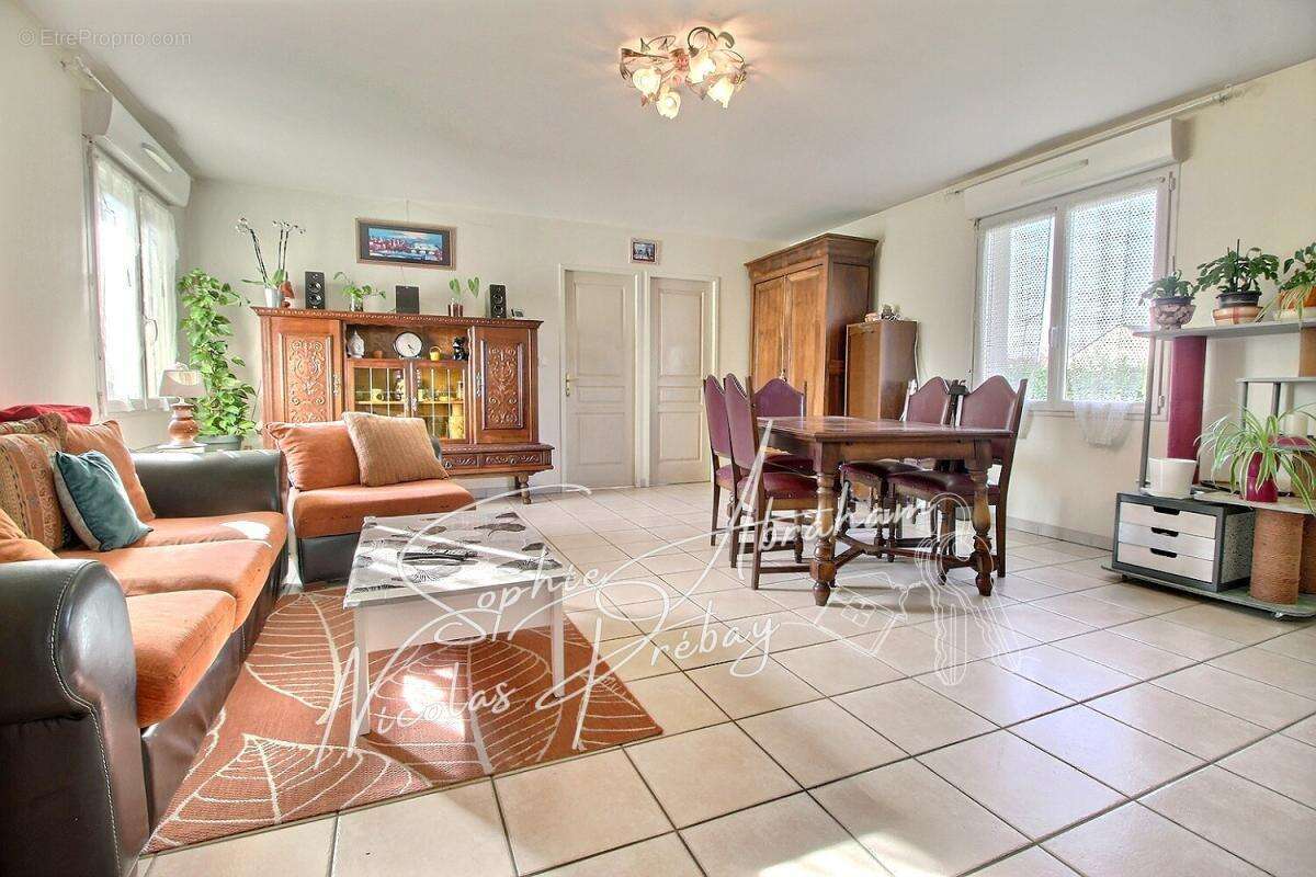 Maison à BAZOCHES-LES-GALLERANDES