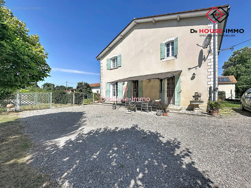 Maison 198 m² à Aubeterre-Sur-Dronne  - photo 2
