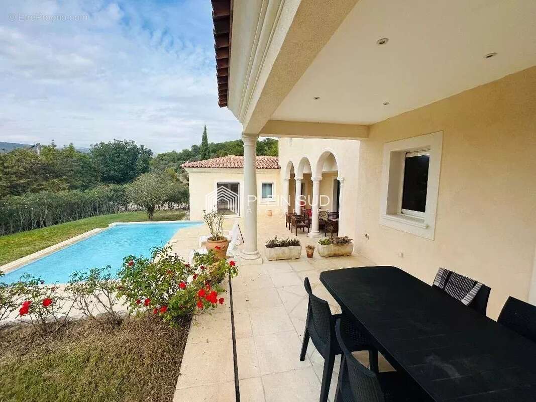 Maison à VALBONNE