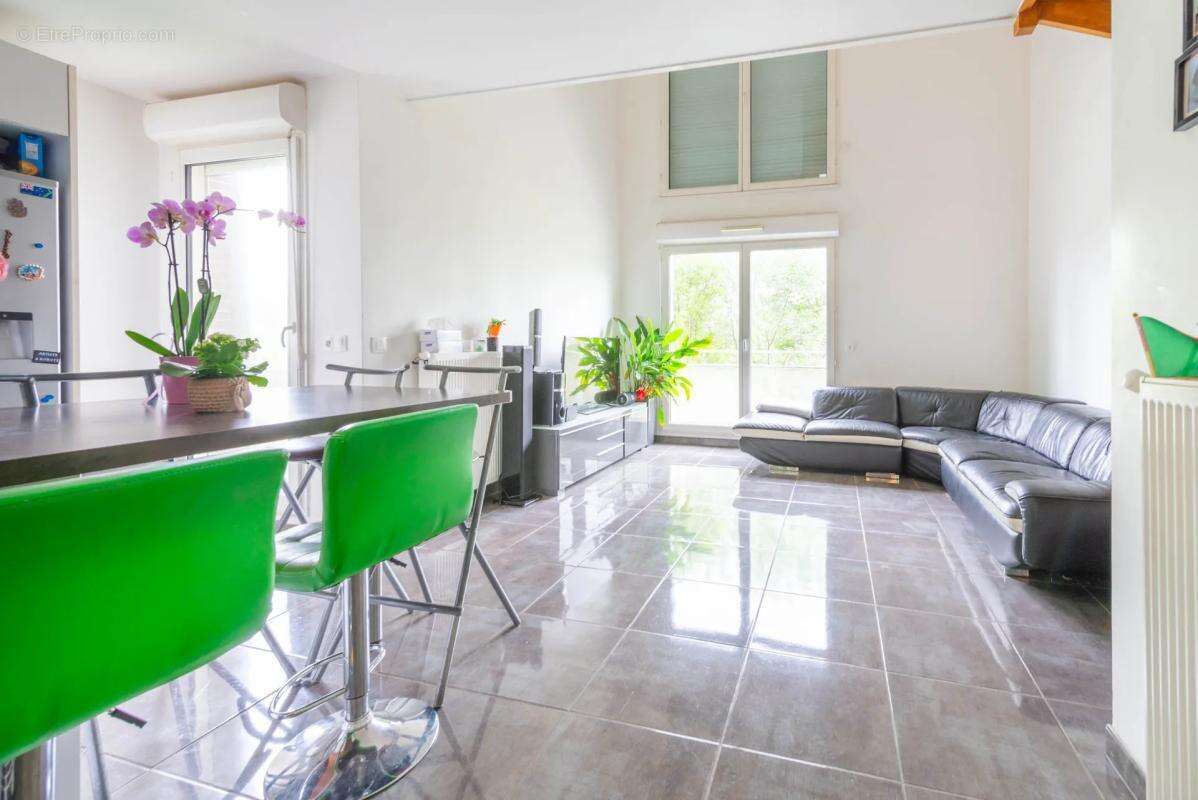 Duplex lumineux 4 pièces à Stains avec extérieurs - photo 2