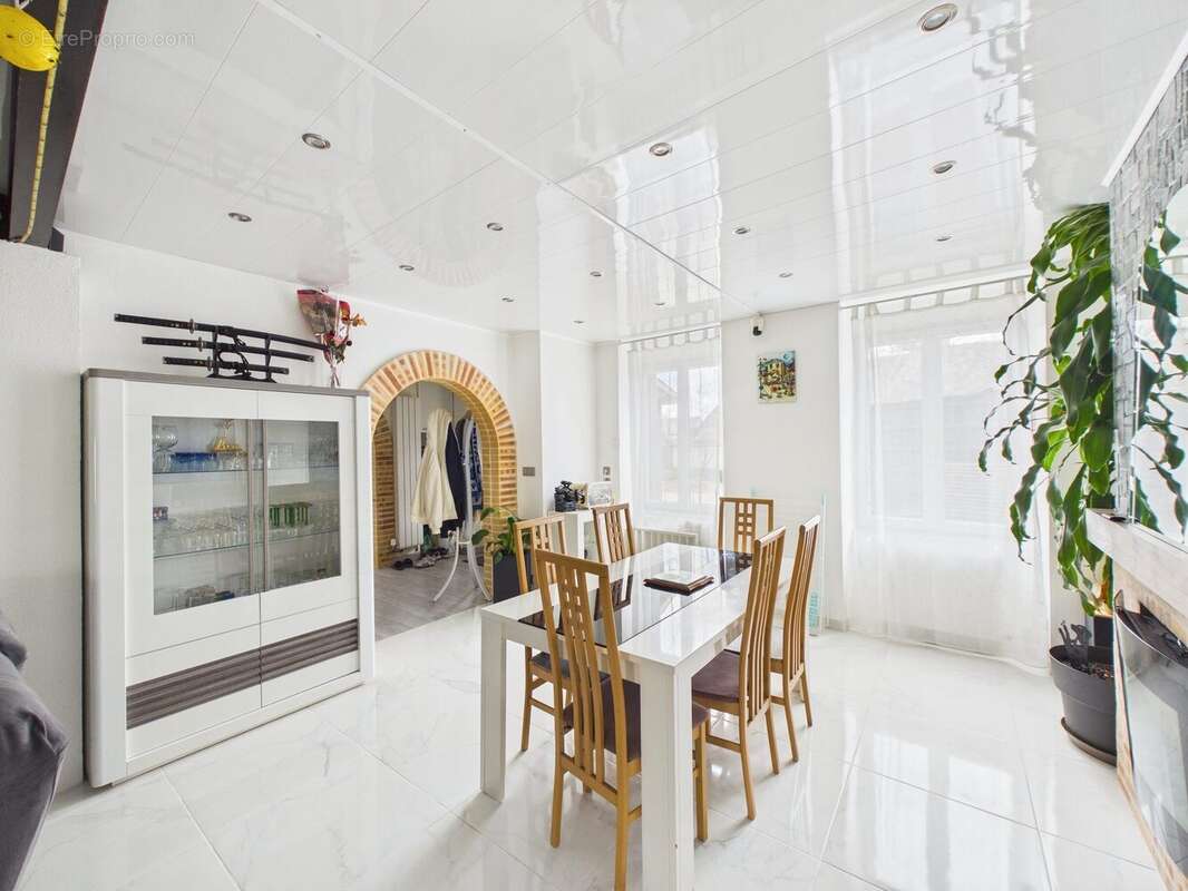 Maison à NEUVILLE-SUR-VANNES