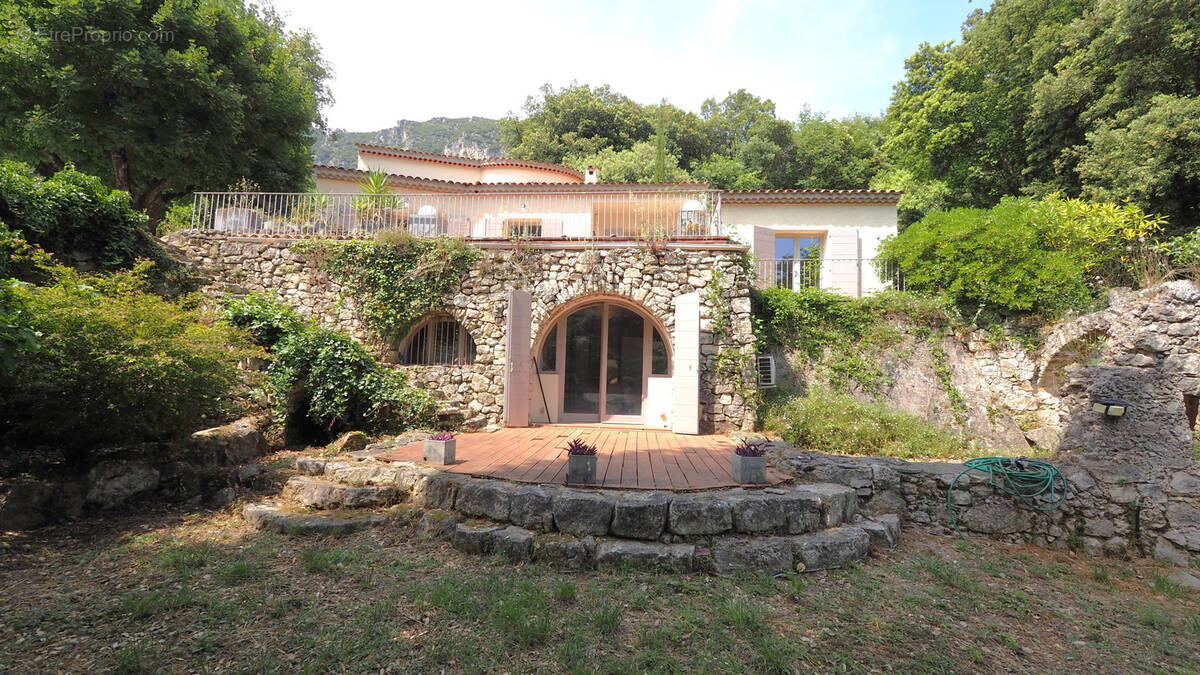 Maison à TOURRETTES-SUR-LOUP