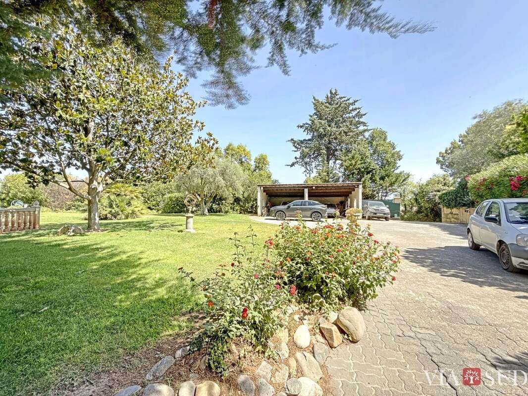 PÉZENAS, vaste villa familiale de 270 m² sur parc constructible de 4 395 m² avec piscine - photo 9