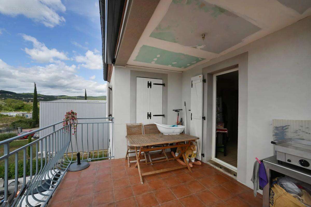 Maison à SAINT-JULIEN-LES-ROSIERS