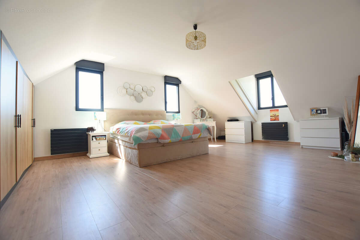 Maison à LES ESSARTS-LE-ROI