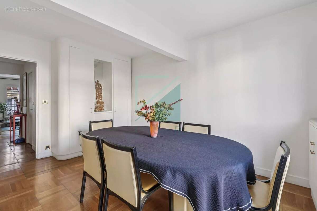 Appartement à PARIS-3E