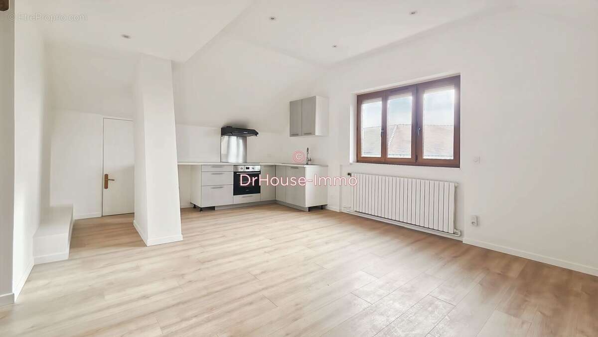 Appartement à MAUCHAMPS
