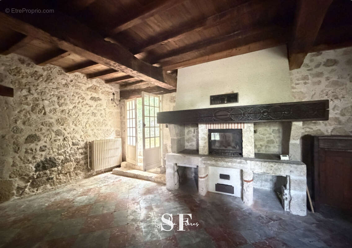 Saint hilaire de lusignan - maison  en pierres de caractere a renover - photo 8