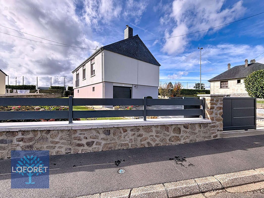 Maison à FOUGEROLLES-DU-PLESSIS