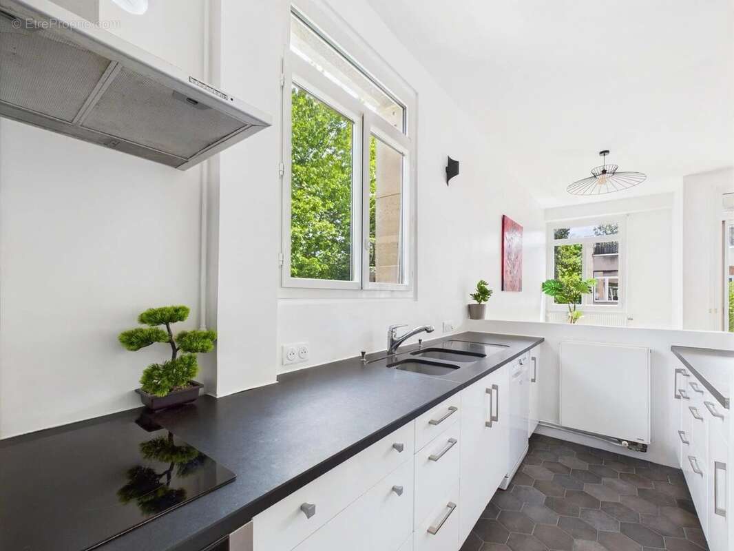 Appartement à NEUILLY-SUR-SEINE