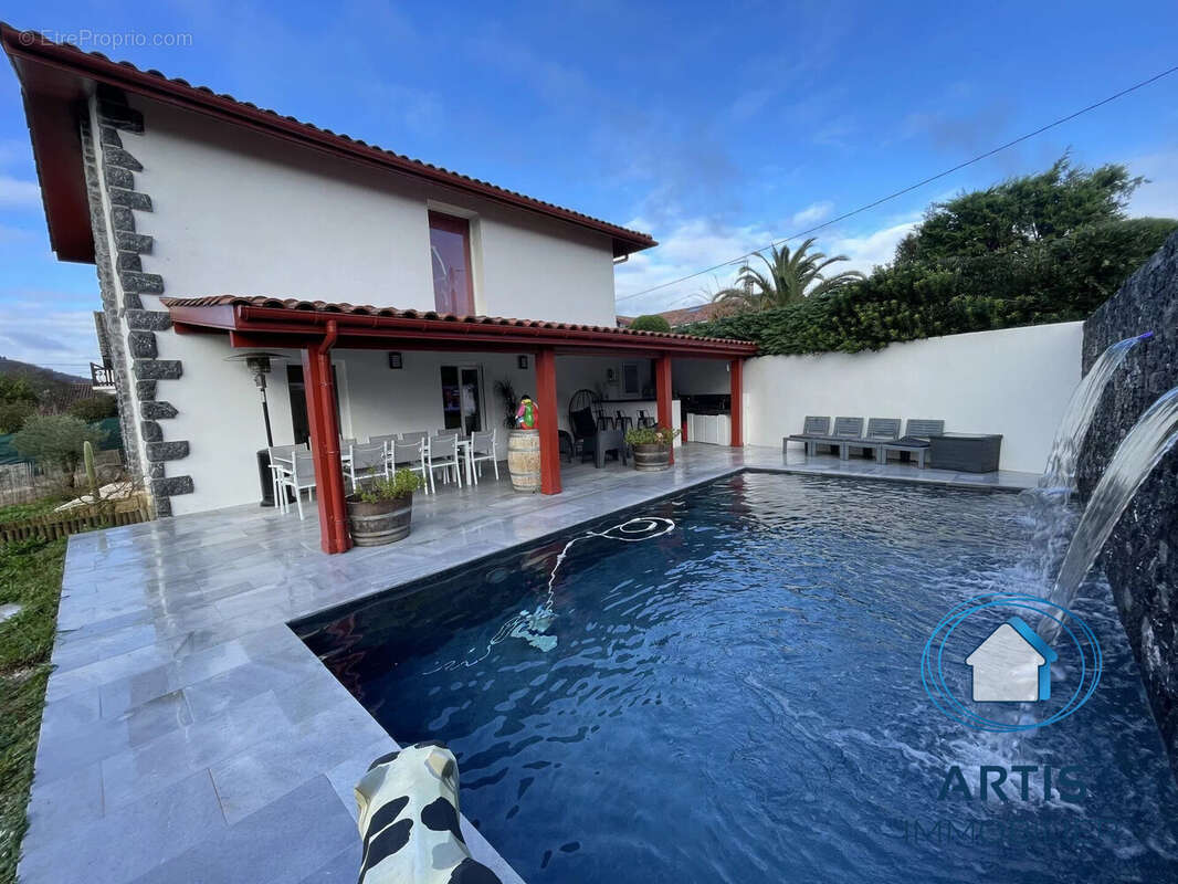 Maison à SAINT-PEE-SUR-NIVELLE