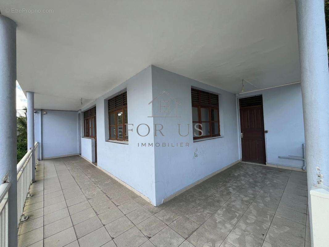 Maison à LES ABYMES