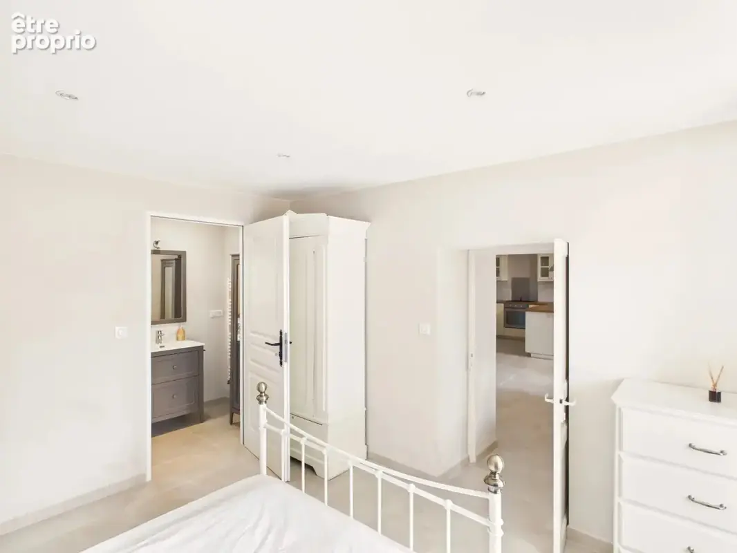 Propriété récemment rénovée de 6 chambres offrant beaucoup de flexibilité et une belle vue - photo 14