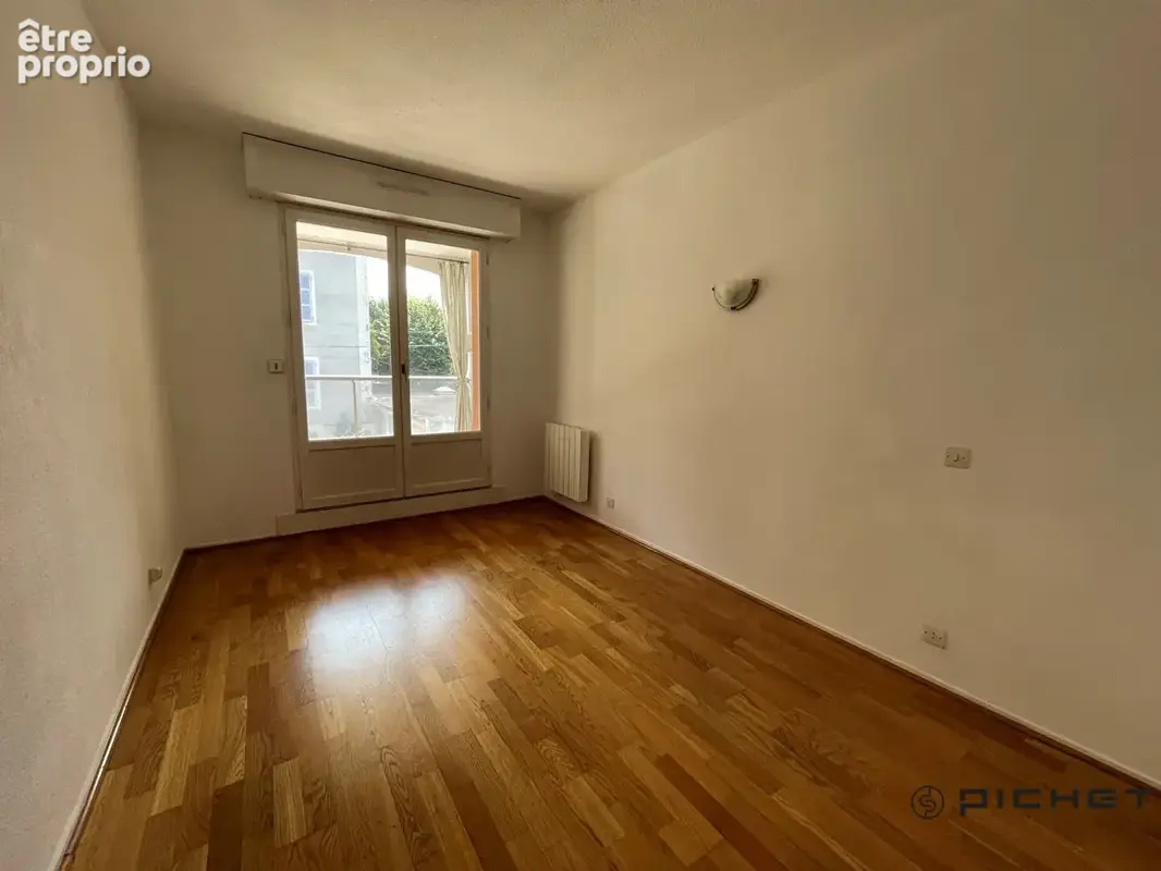 Appartement  T4 centre ville - photo 3