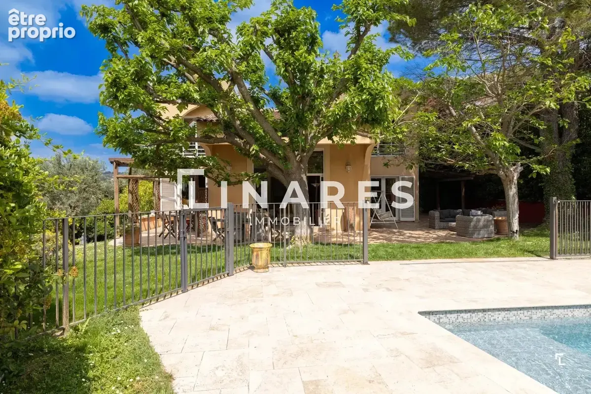 SIGNATURE - Villa 265m² (Sous-sol aménagé 62m²) - Piscine - Garage 44m²  - Parcelle de 1163m² - 13011 Les Camoins - photo 32